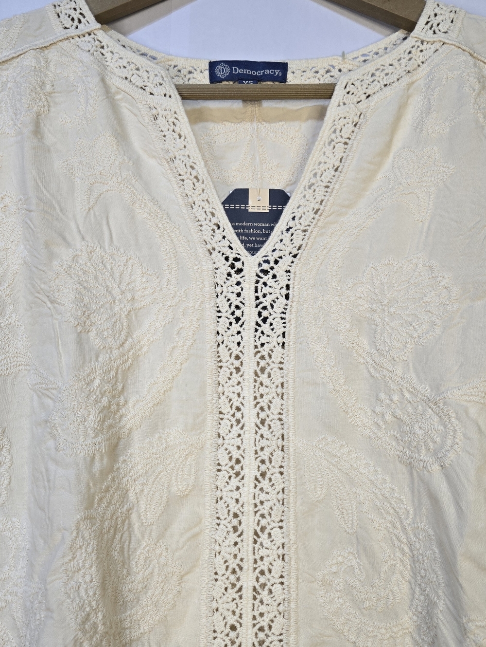 DEMOCRACY Women Size XS Neutral Cream Crochet  S/Sl, Peasant Top  NWT - Picture 5 of 10